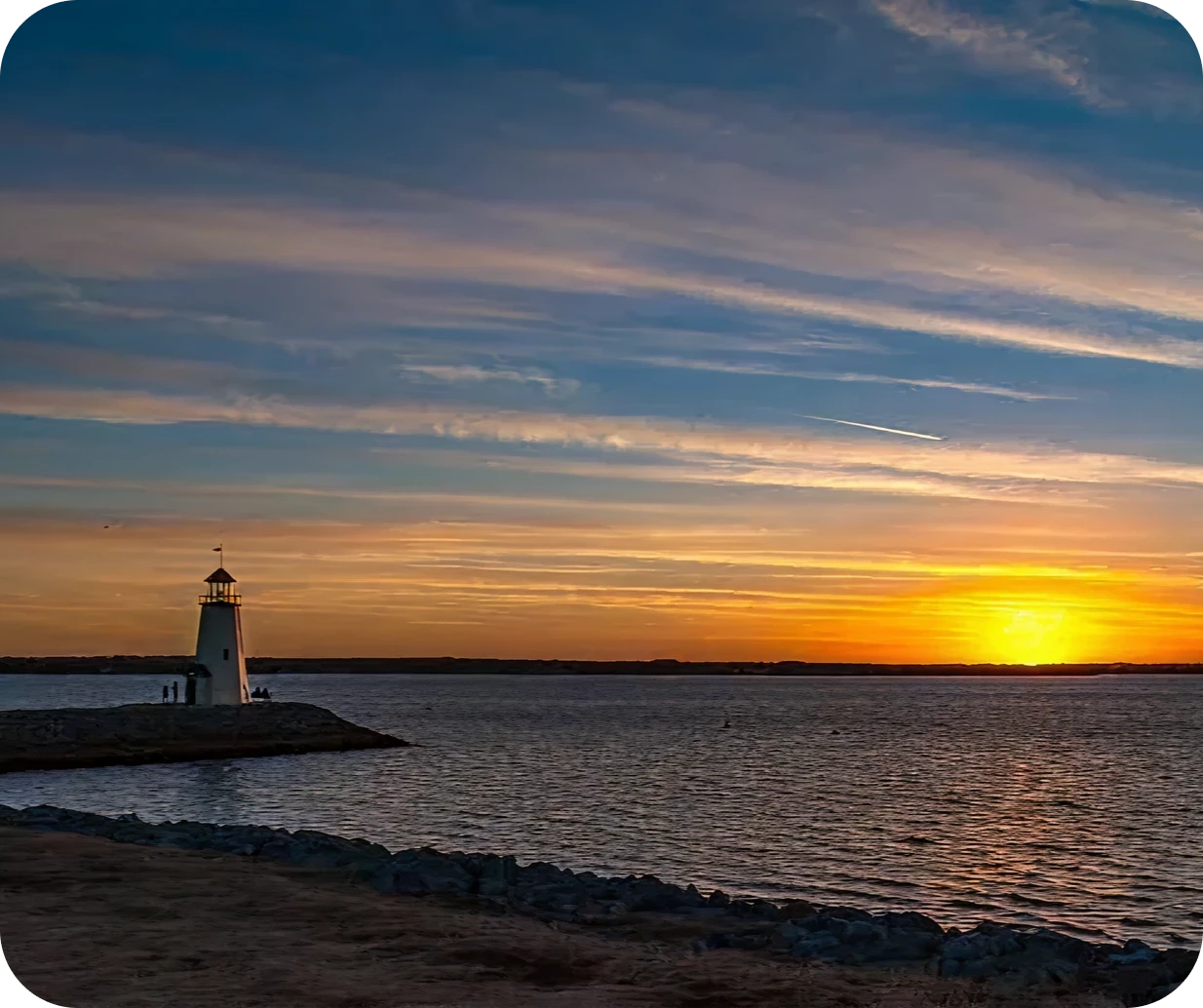 Tranquil sunset over ocean horizon